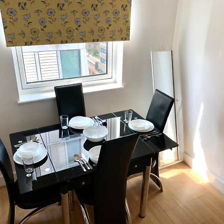 Central London 2 Bedrooms, Seperate Recption, Full Kitchen, Free Parking 外观 照片
